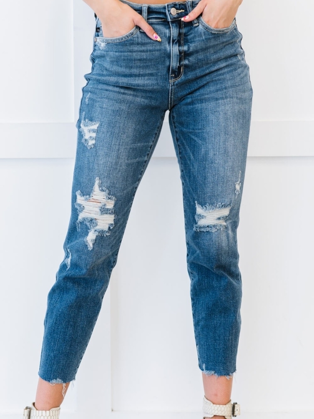 Distressed High-Rise Women's Relaxed Fit Jeans